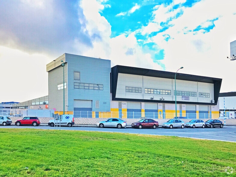 Industrial in Getafe, Madrid to rent - Building Photo - Image 2 of 4