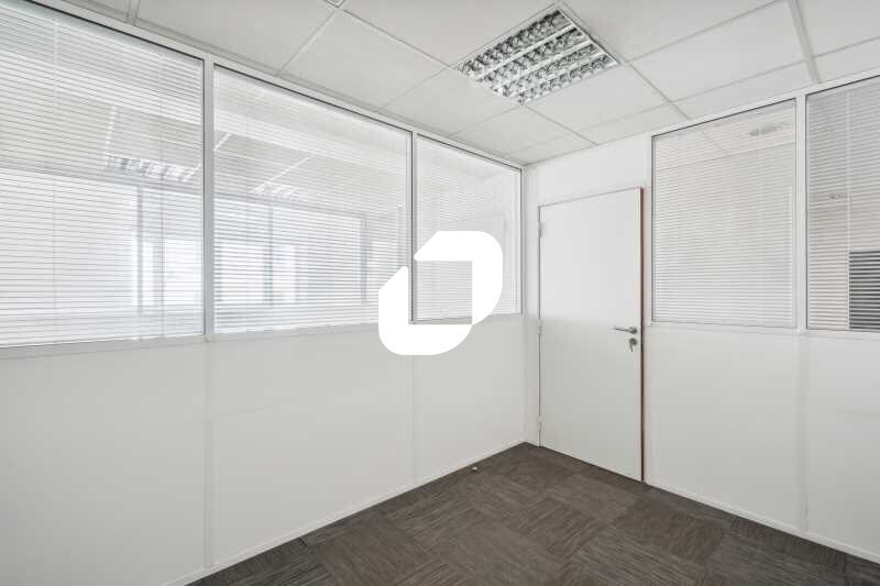 Office in Levallois-Perret to rent Interior Photo- Image 1 of 16