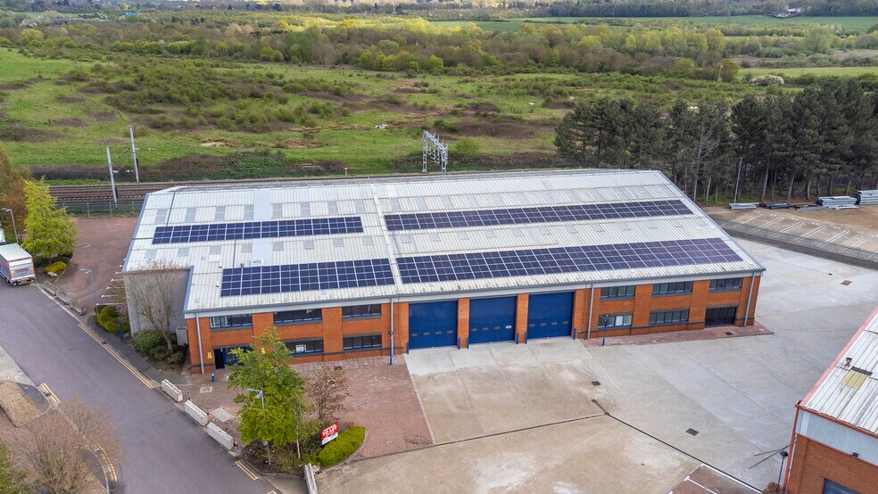 Old Parkbury Ln, St Albans to rent - Building Photo - Image 3 of 8