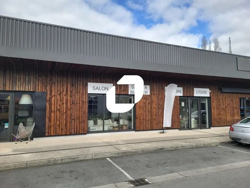 Retail in Mérignac to rent Building Photo- Image 1 of 8