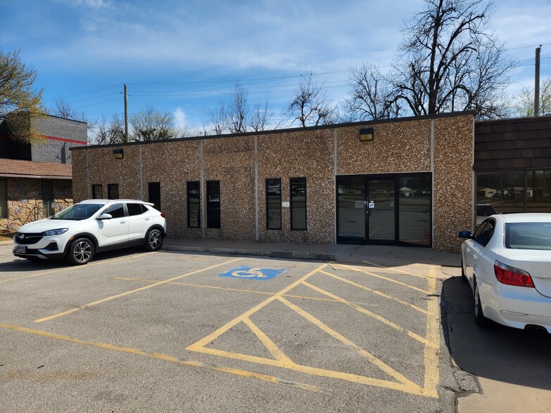 1152 NW Cache Rd, Lawton, OK for rent - Building Photo - Image 2 of 16