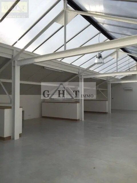 Vente Bureaux 450 m² - Photo 1