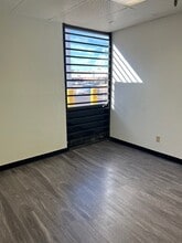 3532 W Thomas Rd, Phoenix, AZ to rent Interior Photo- Image 2 of 5