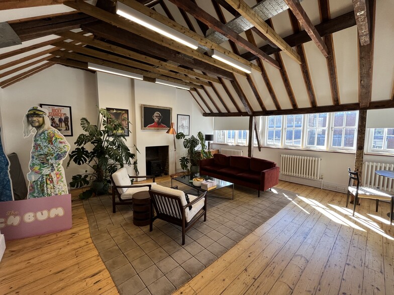 77 Dean St, London to rent - Building Photo - Image 3 of 4