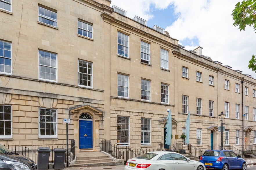 17-18 Berkeley Sq, Bristol to rent - Building Photo - Image 2 of 16
