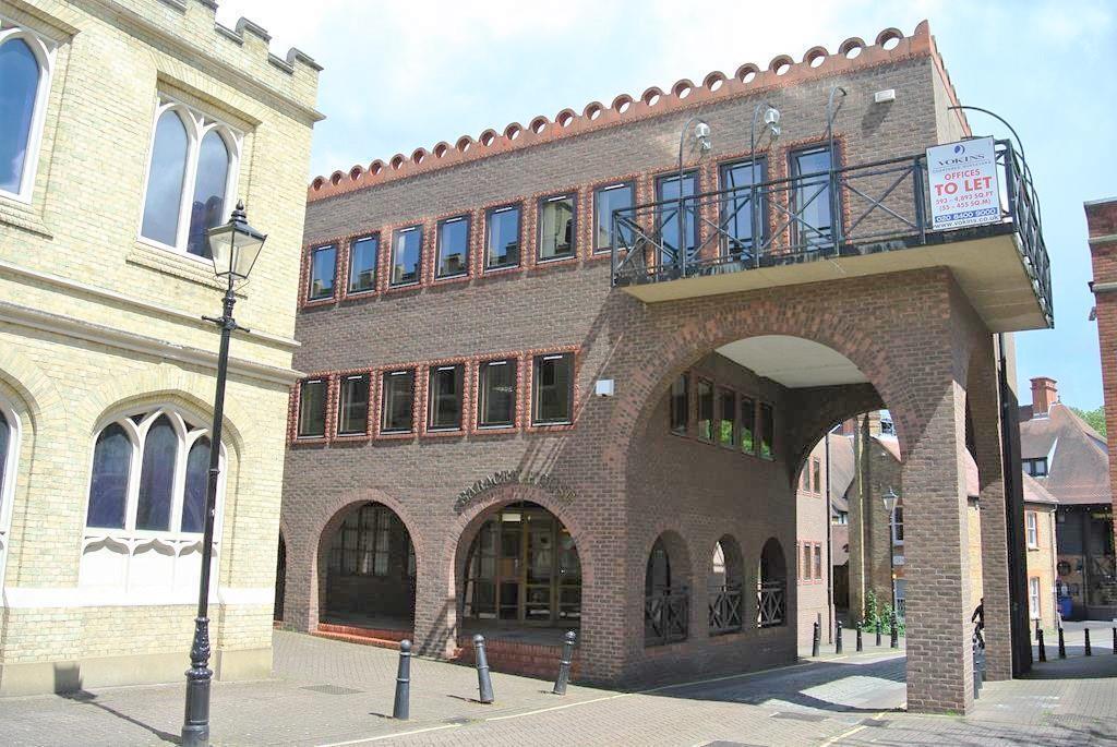 Swan St, Isleworth to rent Building Photo- Image 1 of 8