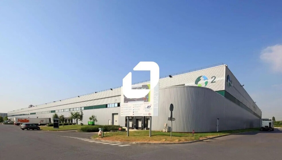 Industrial in Lisses to rent - Building Photo - Image 1 of 6