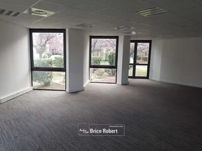 Office in Vénissieux to rent Interior Photo- Image 1 of 5