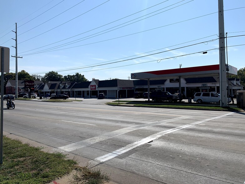 2602-2619 SW 21st St, Topeka, KS for rent - Building Photo - Image 2 of 4