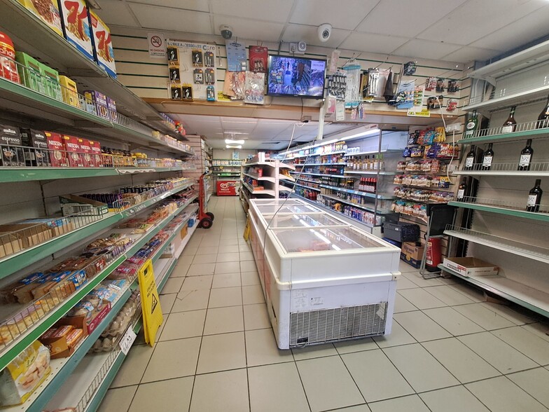 124 High Road Leyton, London for sale - Interior Photo - Image 2 of 3