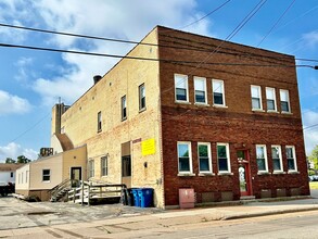 501 Merritt Ave, Oshkosh, WI for rent Building Photo- Image 1 of 9