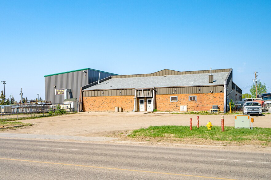 4702 40 Av, Lloydminster, SK for rent - Building Photo - Image 1 of 35