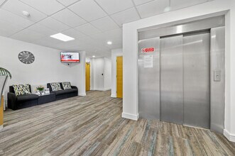 Tetbury Rd, Cirencester to rent Interior Photo- Image 1 of 5