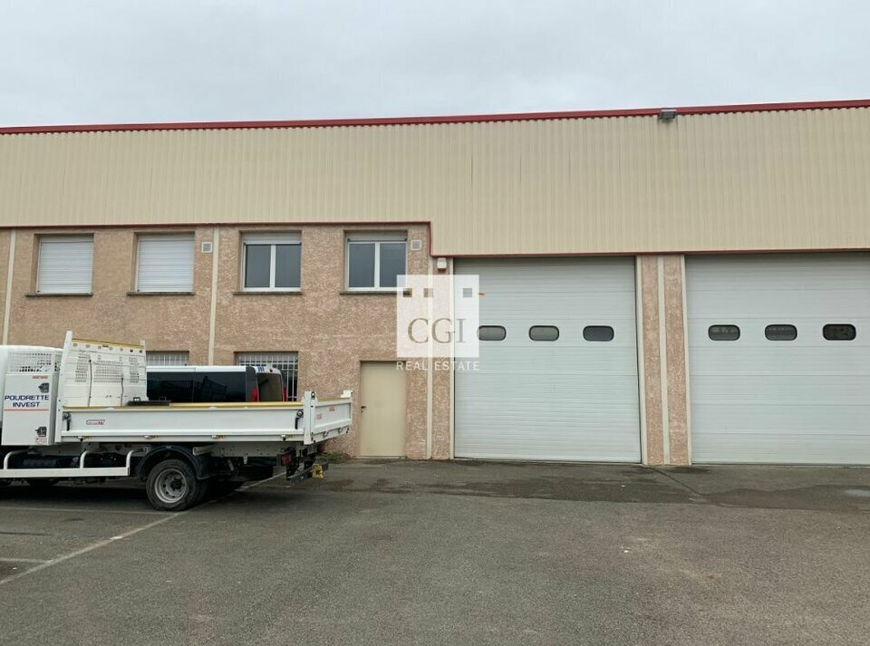 Light Industrial in Chassieu to rent Building Photo- Image 1 of 8