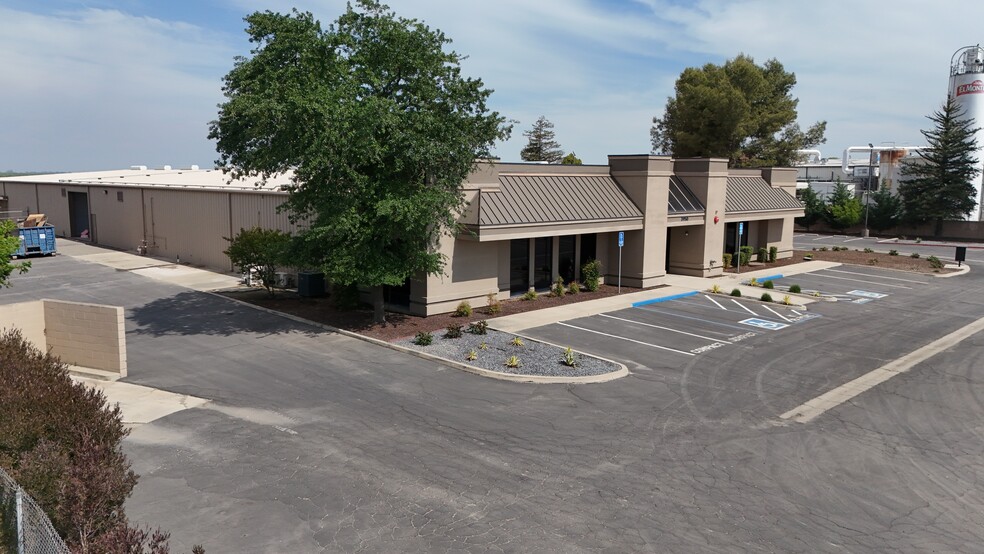 3950-3962 S K St, Tulare, CA for rent - Building Photo - Image 1 of 7