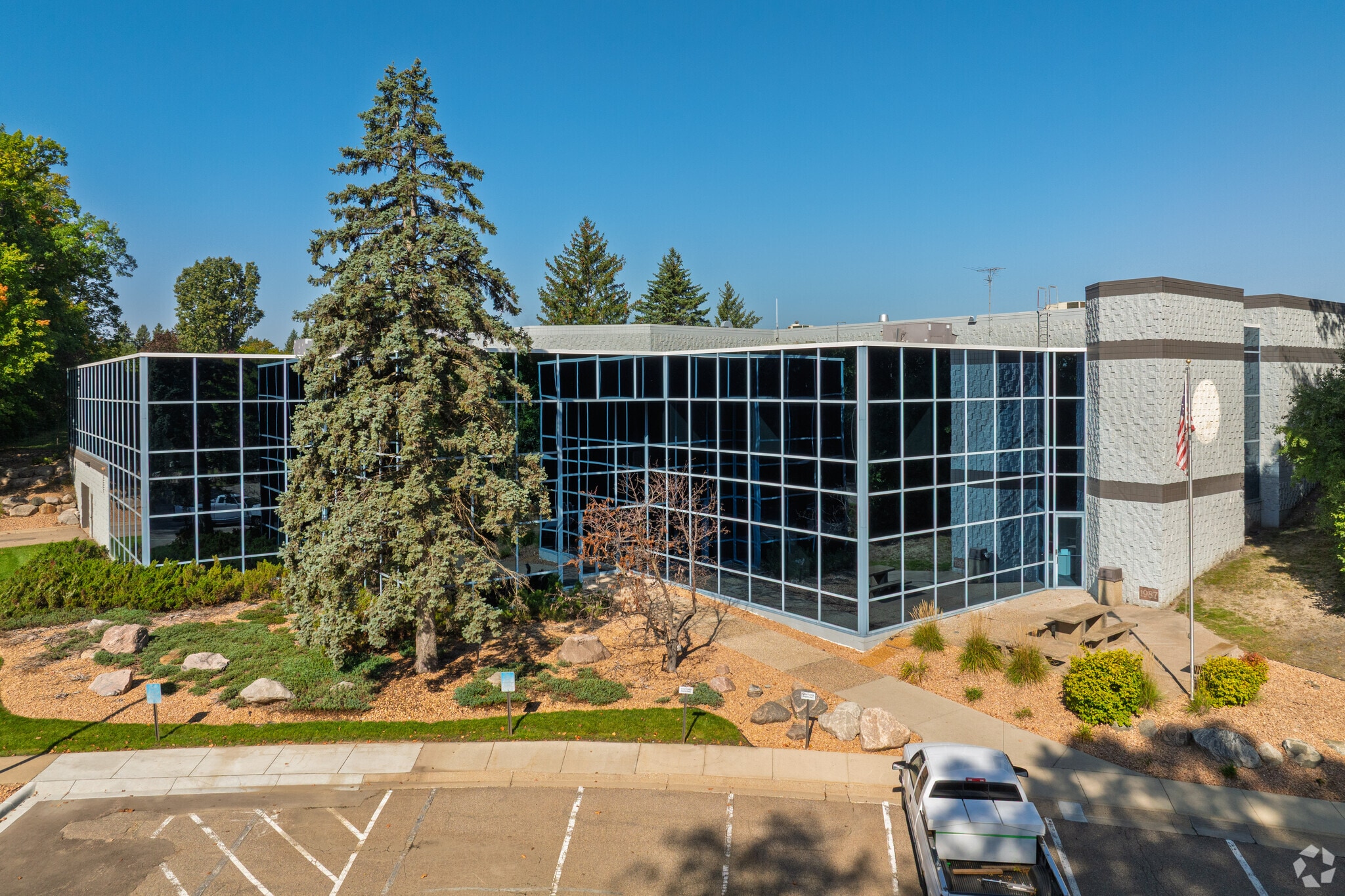 4100 Peavey Rd, Chaska, MN to rent Primary Photo- Image 1 of 5