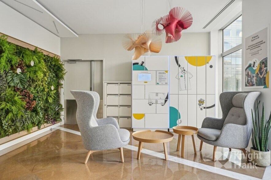 1 Place Victor Hugo, Courbevoie to rent - Lobby - Image 3 of 9
