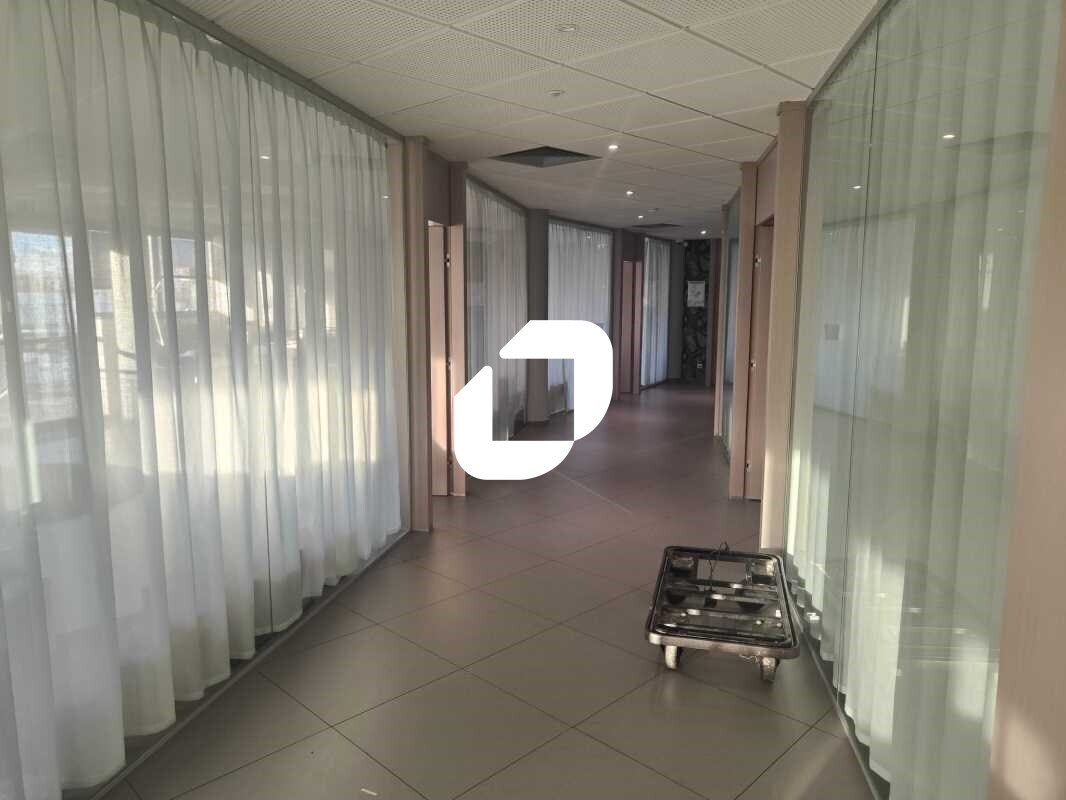 Office in Nanterre for sale Interior Photo- Image 1 of 8