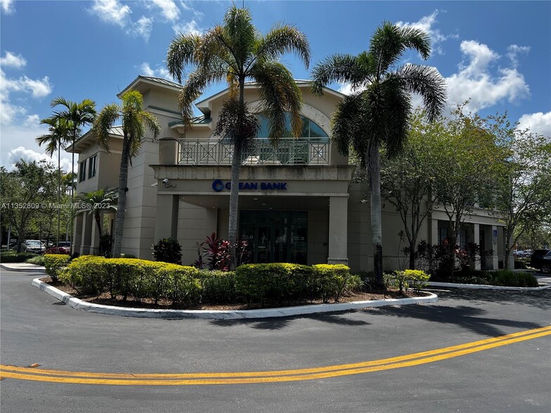 2300 Weston Rd, Weston, FL for rent - Building Photo - Image 1 of 3