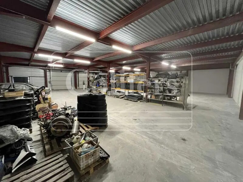 Light Industrial in Marseille to rent Interior Photo- Image 1 of 13
