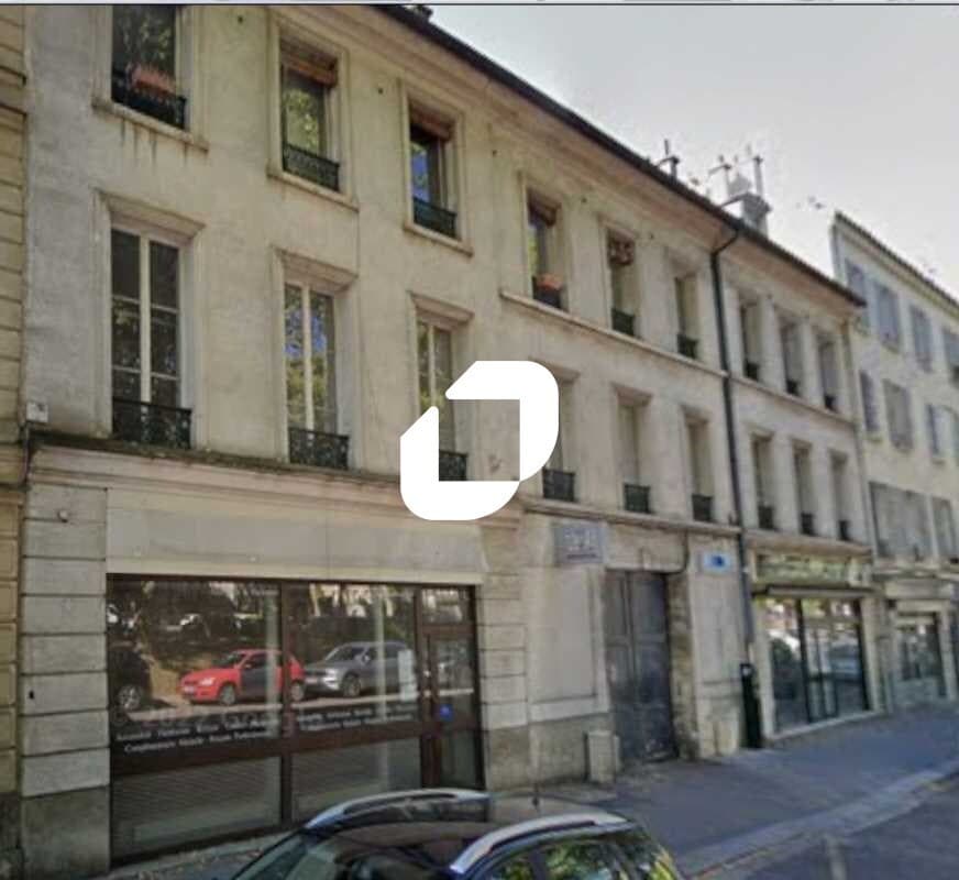 Retail in Versailles to rent Building Photo- Image 1 of 4