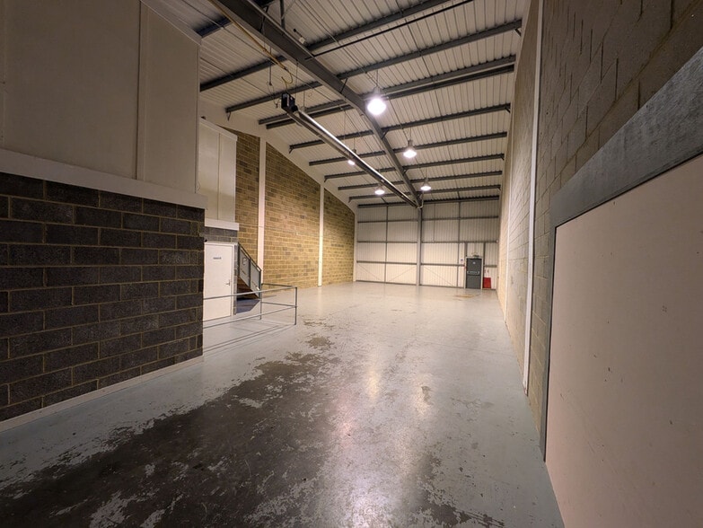 Unit 17B Cooting Rd, Aylesham to rent - Interior Photo - Image 3 of 11