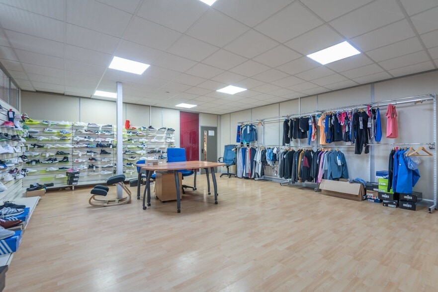 Ferry Ln, Rainham to rent - Interior Photo - Image 3 of 6