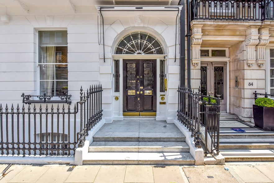 86 Harley St, London to rent - Building Photo - Image 3 of 8