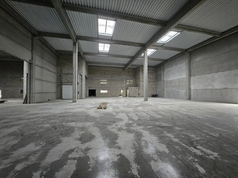 Office in Moissy-Cramayel to rent - Building Photo - Image 1 of 6