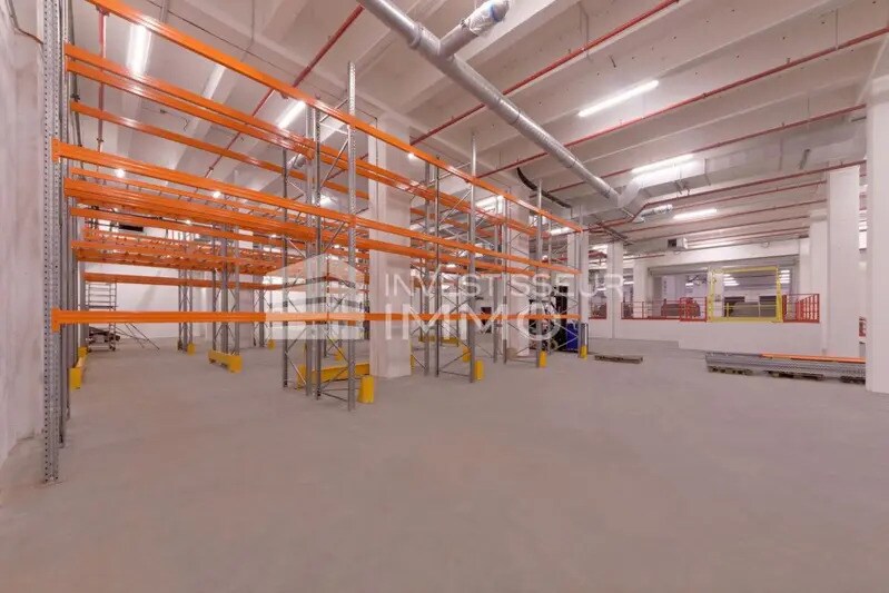 Light Industrial in Paris to rent - Interior Photo - Image 1 of 6