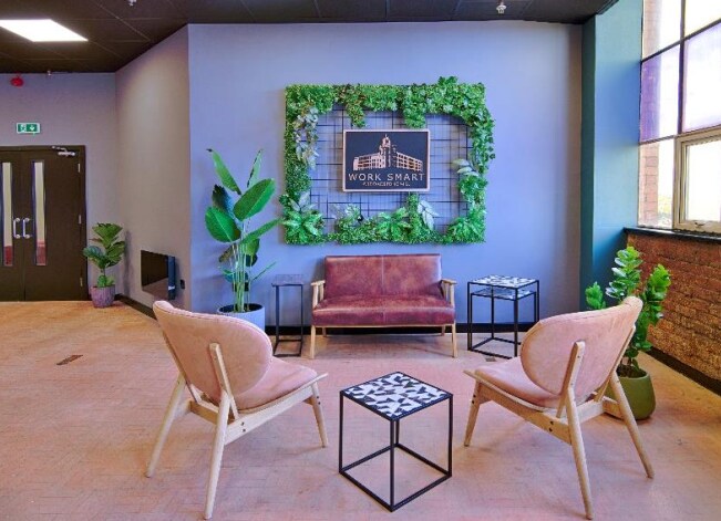 Broadstone Rd, Stockport to rent Interior Photo- Image 1 of 7