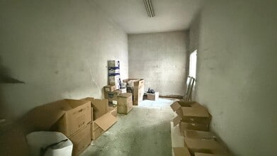 Retail in Santa Coloma de Gramenet, Barcelona to rent Interior Photo- Image 1 of 5