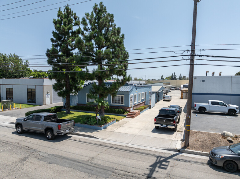 3006 E Coronado St, Anaheim, CA for rent - Building Photo - Image 3 of 12