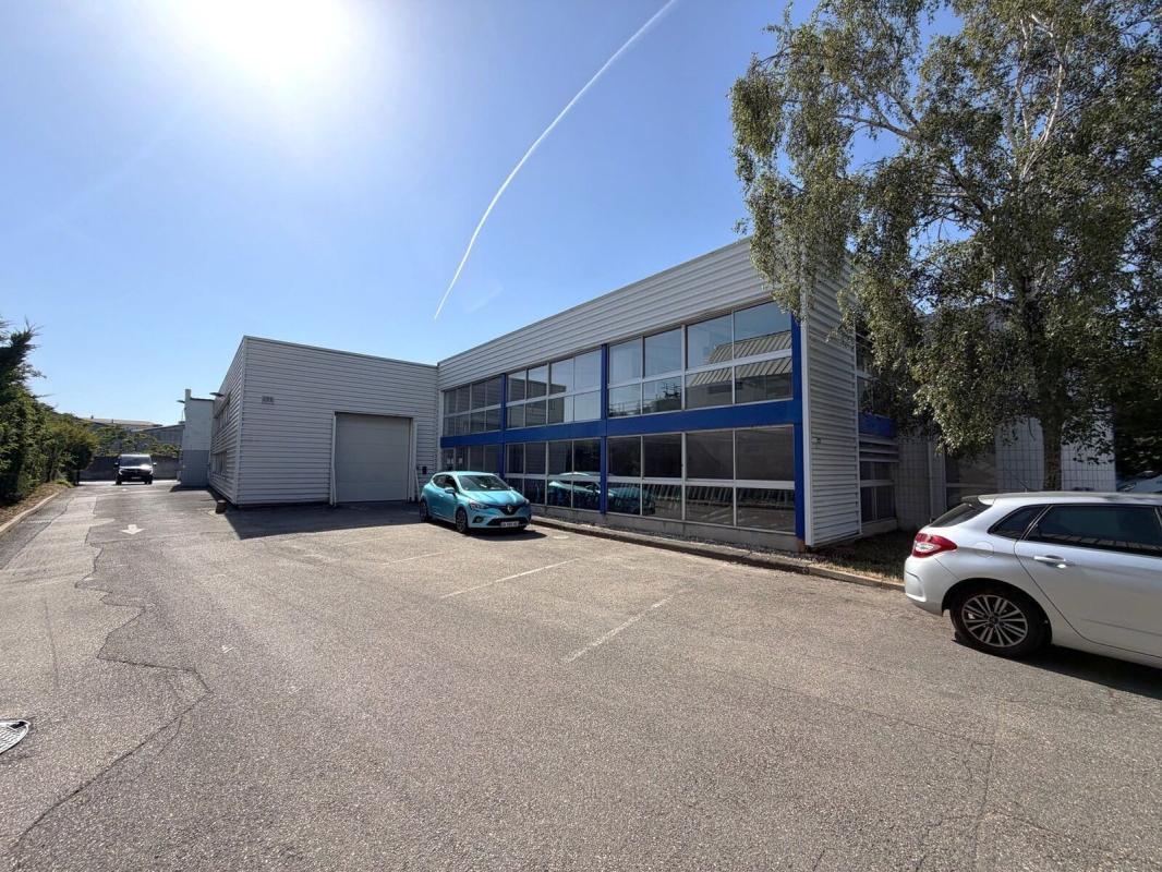 Light Industrial in Saint-Fons to rent Building Photo- Image 1 of 6