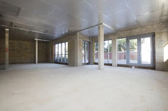 9 Kathleen Ave, London to rent Interior Photo- Image 2 of 5