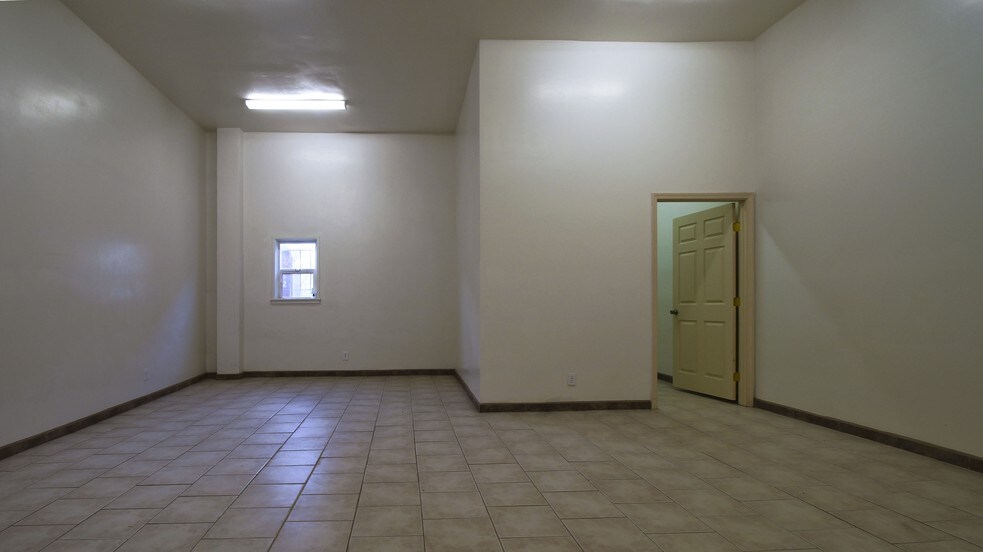 518-530 Union Ave, Bakersfield, CA for rent - Interior Photo - Image 3 of 24