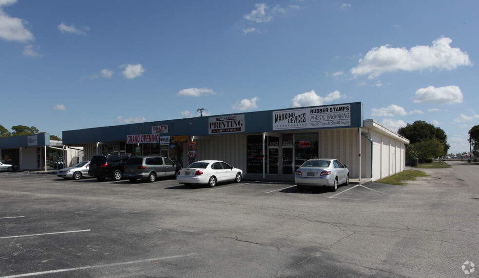 3341-3355 Fowler St, Fort Myers, FL for rent - Primary Photo - Image 1 of 3