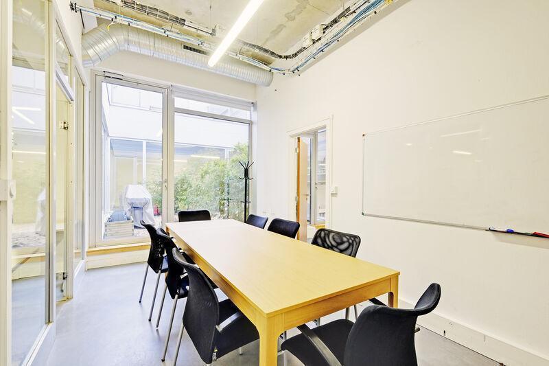Office in Montrouge to rent - Building Photo - Image 3 of 17