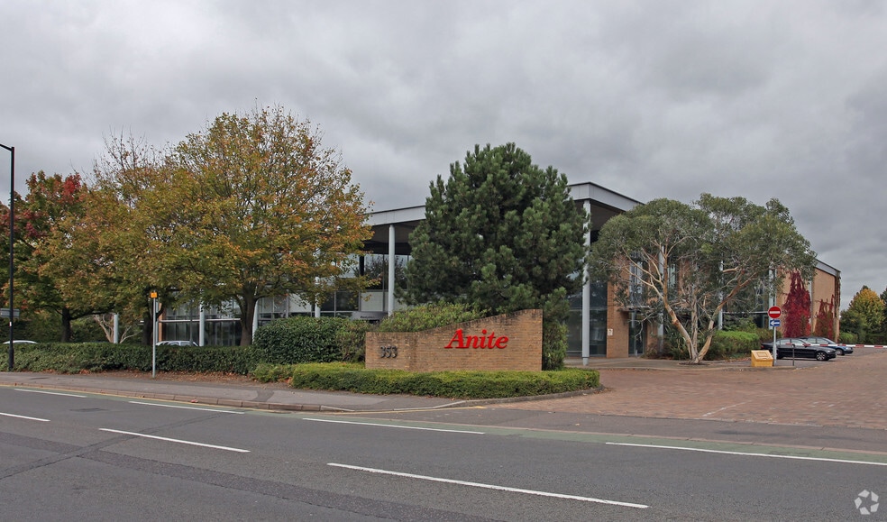 353 Buckingham Ave, Slough for sale - Primary Photo - Image 1 of 1