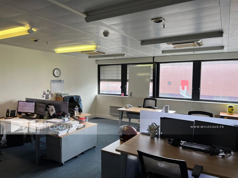 Industrial in Gennevilliers to rent - Interior Photo - Image 2 of 6