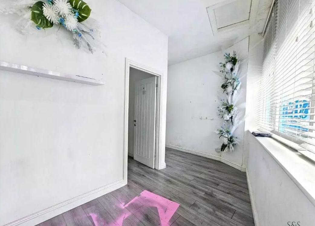 1B Windsor Rd, Liverpool to rent Interior Photo- Image 1 of 12