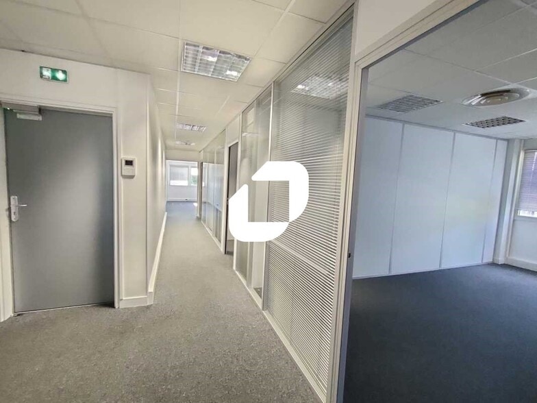 Office in Bièvres to rent - Interior Photo - Image 3 of 13