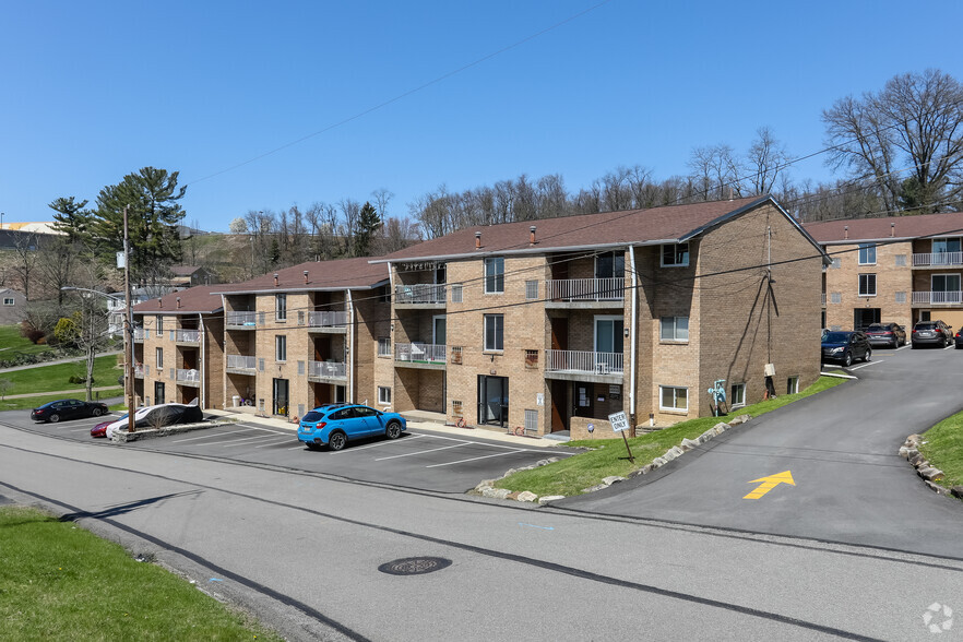 151-175 Dix Dr, North Versailles, PA for sale - Primary Photo - Image 1 of 1