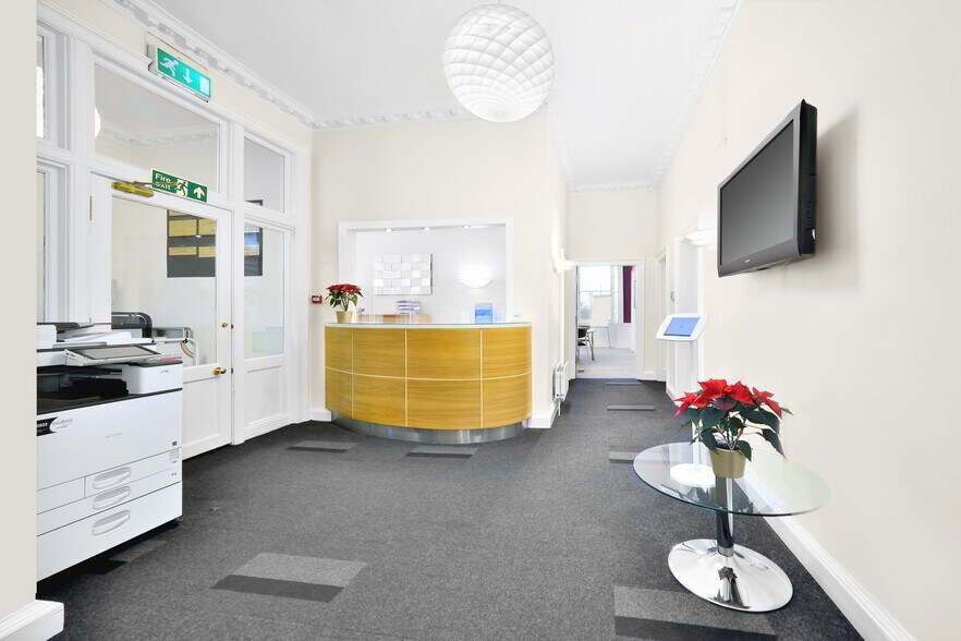 7-9 North St David St, Edinburgh to rent - Interior Photo - Image 2 of 7