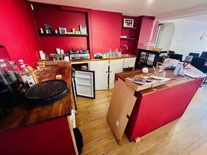 15 The Broadway, Newbury to rent Interior Photo- Image 2 of 5
