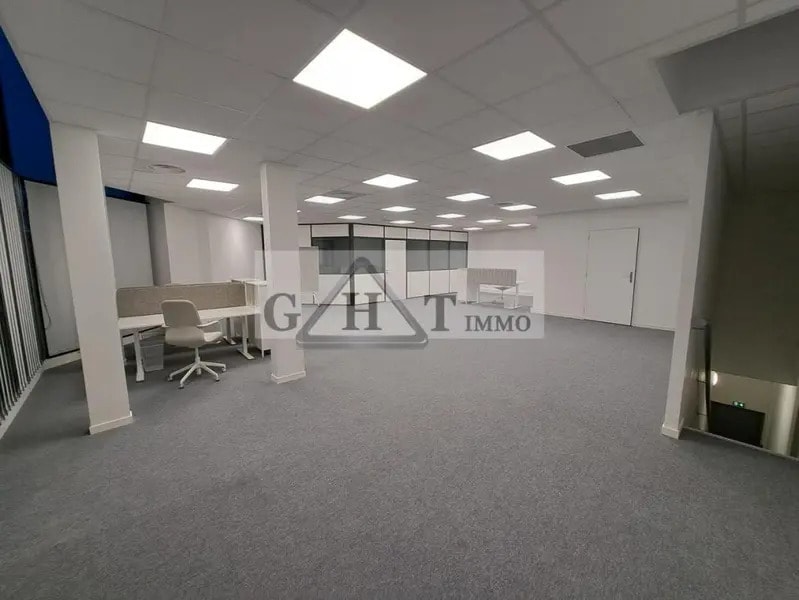 Industrial in Grigny to rent Interior Photo- Image 1 of 5
