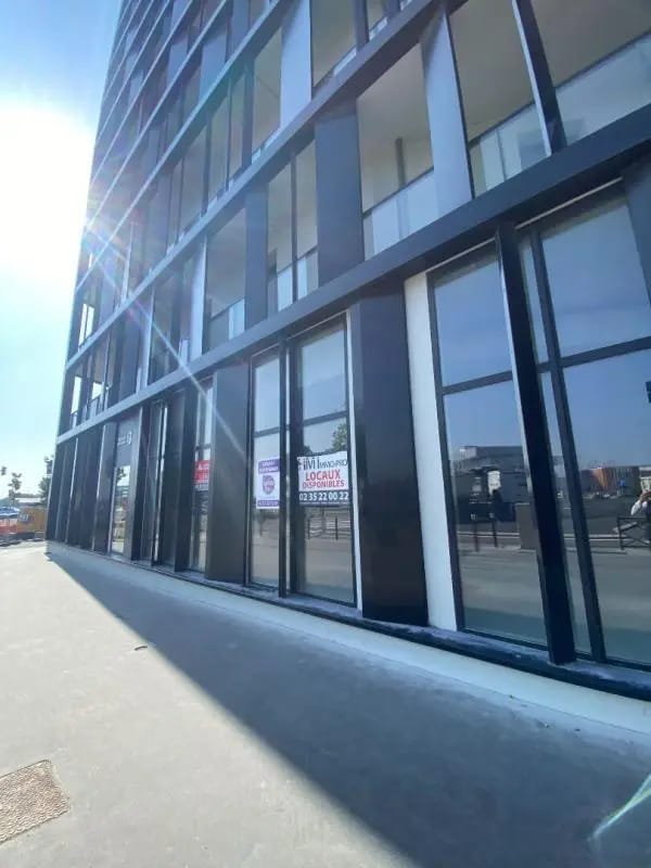 Location Bureaux 393 m² - Photo 1