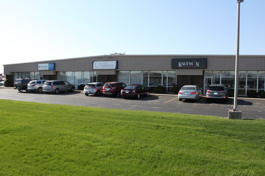 2000 W Pioneer Pky, Peoria, IL for rent - Building Photo - Image 1 of 4