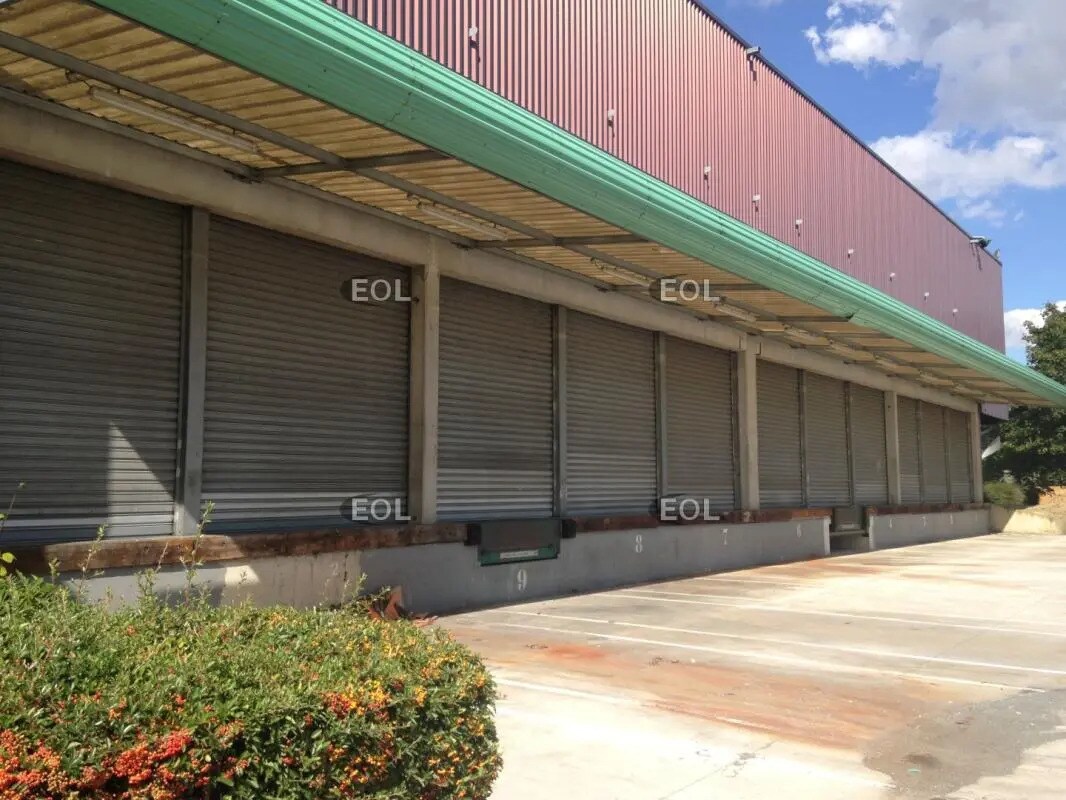 Industrial in Combs-la-Ville to rent Building Photo- Image 1 of 4
