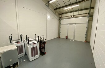 Acacia Clos, Leighton Buzzard to rent Interior Photo- Image 2 of 2